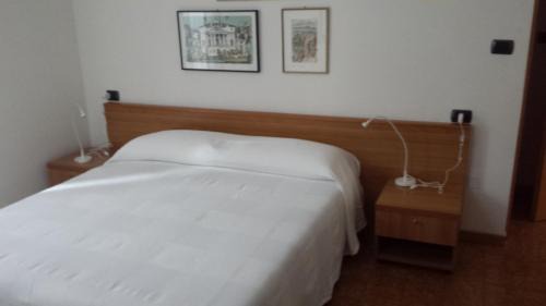 Ceniga Lit Et Petit-Déjeuner | Hotel Garnì Delle Rose