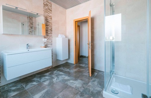 Illmitz Maison | Hotel Garni Dreibettzimmer Du/wc - Hotel Johannes-zeche Tauber