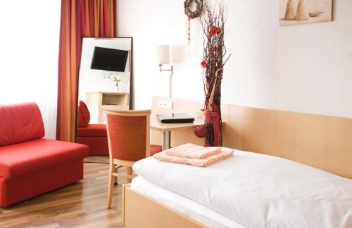 Etzenricht Maison | Hotel Gasthof Pension Riebel