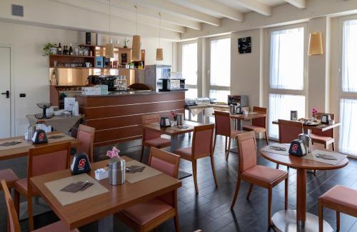 Ponte Taro Hôtel | Hotel Giallo