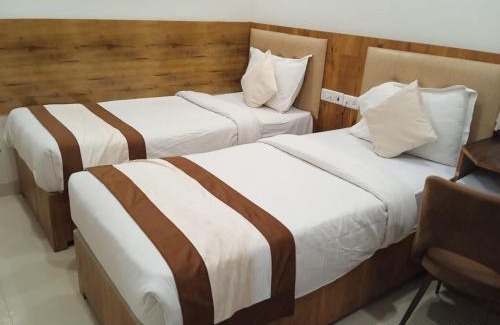 Deoghar Hôtel | Hotel Girija Sunrise 300 Meter from Baba Dham Temple