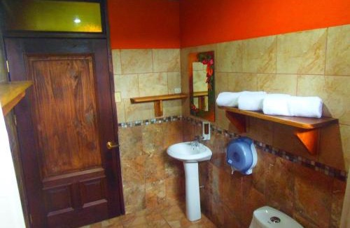 Penas Blancas Hôtel | Hotel Heliconias Nature Inn & Hot Springs