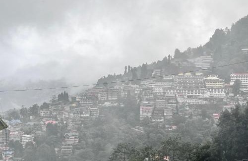 Darjeeling Hôtel | HOTEL HI-DE STAY ! DARJEELING hotel-with-mountain-view Spacious-Room-with-wi-fi-and-Parking-availability - 2