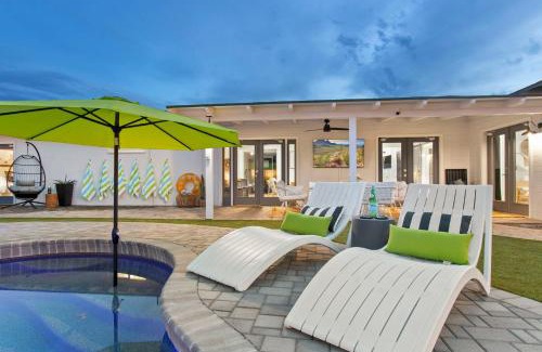 Camelback Shadows Maison | Hotel Homes - The Camelback Manor