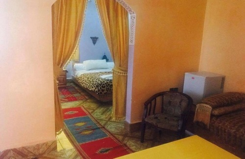 Tata Hôtel | Hotel / Auberge.......