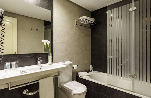 Ciudad Jardin Hôtel | Hotel ILUNION Suites Madrid