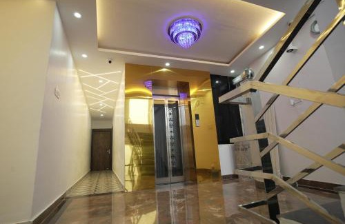 Khattalwada Hôtel | HOTEL KINGS PARADISE BANQUET & LAWN, Airport