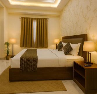 Deoghar Hôtel | Hotel Krishna Palace, Vrindavan - Lavish & Luxury rooms with parking near prem mandir #By Om #
