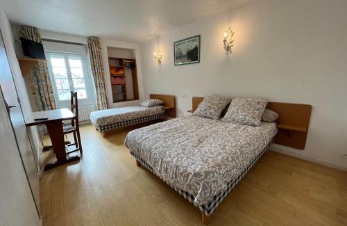 Saint-Paul-du-Bois Hôtel | Hotel l'Entracte