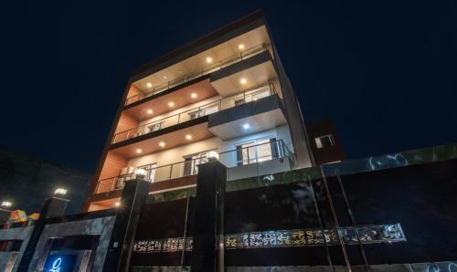 Sector 70 Hôtel | Hotel La Mirage