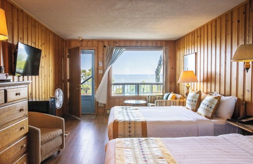 Isle aux Coudres Hôtel | Hotel La Roche Pleureuse