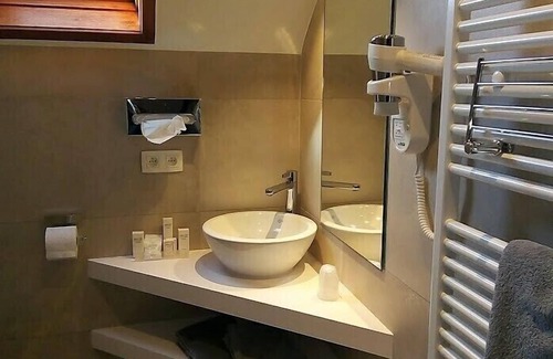 Halle Hôtel | Hotel Les Eleveurs