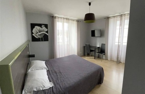 Saint-Jean-le-Vieux Hôtel | Hotel Mendy