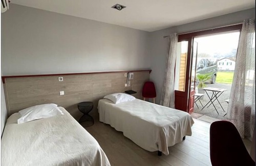 Saint-Jean-le-Vieux Hôtel | Hotel Mendy