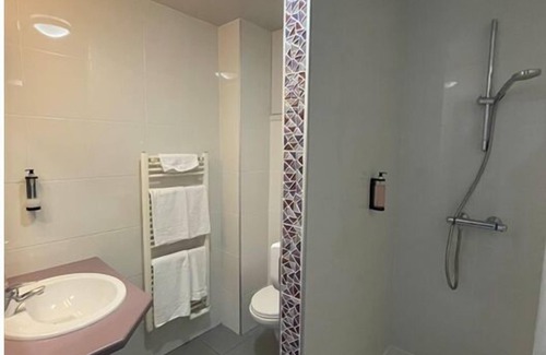 Saint-Jean-le-Vieux Hôtel | Hotel Mendy