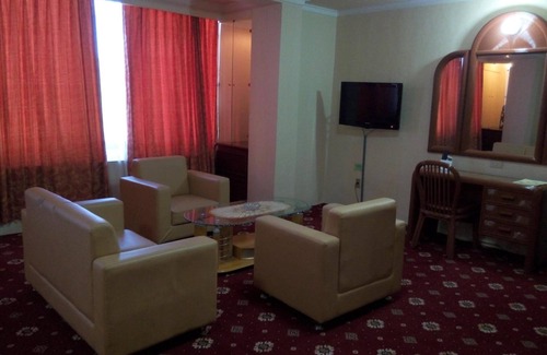 Madiun Hôtel | Hotel Merdeka Madiun