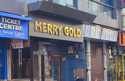 Paharganj Maison | Hotel Merry Gold with AC, WiFi in New Delhi