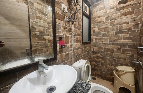 Paharganj Maison | Hotel Merry Gold with AC, WiFi in New Delhi
