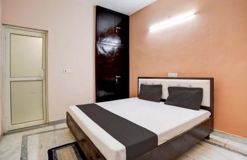 Sector 27 Hôtel | Hotel O Tilak hotel 24 Sector 27 Near by Vinayak Hospital Gali no-6