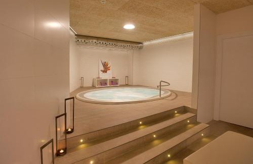 Old Town Hôtel | Hotel Pompaelo Plaza del Ayuntamiento & Spa