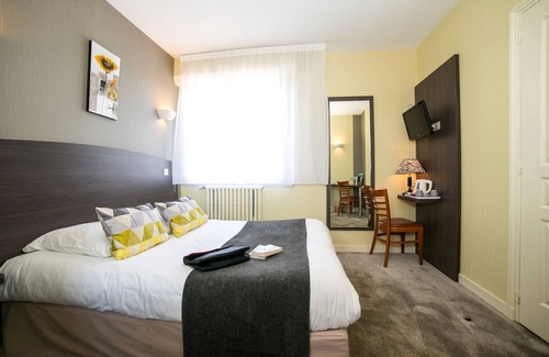 Doue-la-Fontaine Hôtel | Hotel Restaurant Auberge de la Rose