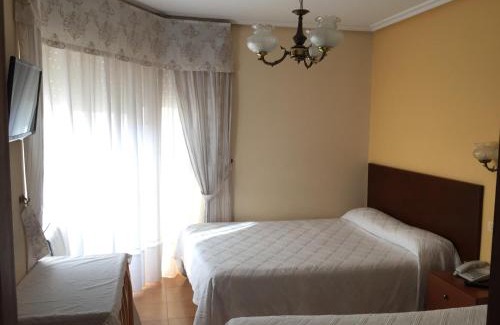 O Carballino Hôtel | Hotel Restaurante Derby
