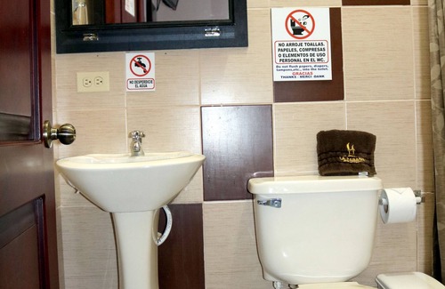 Huaquillas Hôtel | Hotel Restaurante LA HABANA