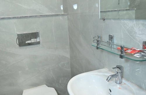 Ranchi Hôtel | Hotel Royal Radiant: Double bedroom with private Bathroom ,WiFi and AC and Lift.
