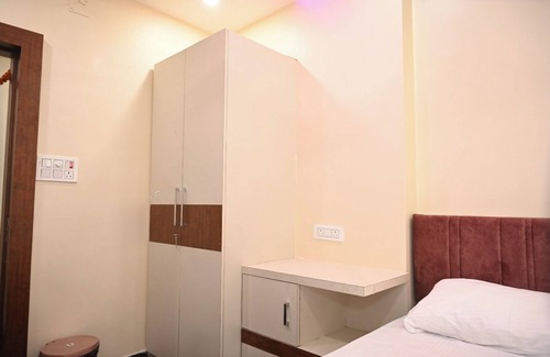 Ranchi Hôtel | Hotel Royal Radiant: Double bedroom with private Bathroom ,WiFi and AC and Lift.