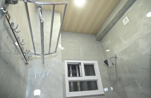 Ranchi Hôtel | Hotel Royal Radiant: Double bedroom with private Bathroom ,WiFi and AC and Lift.