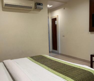 Old Delhi Maison | Hotel Sapphire - Walking distance from New Delhi Railway Station & Connaught Place