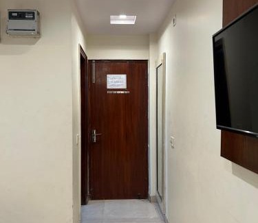Old Delhi Maison | Hotel Sapphire - Walking distance from New Delhi Railway Station & Connaught Place