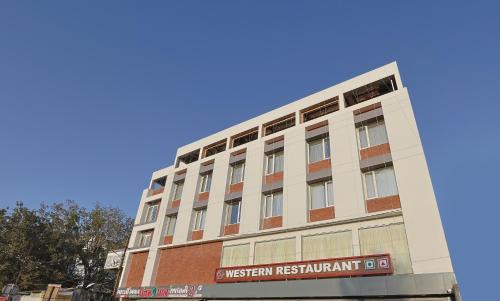 Sayajiganj Hôtel | HOTEL SERA, Vadodara