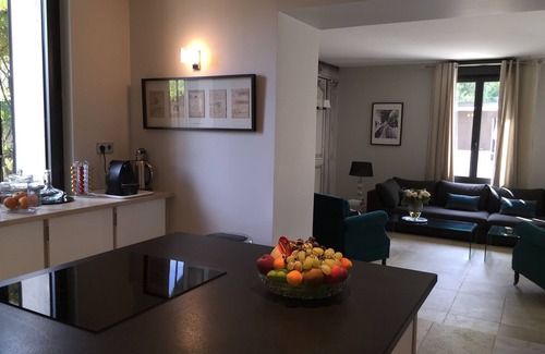Montfavet Maison | Villa Standing, Calme et sérénité à Avignon, piscine chauffée, jacuzzi, jardin