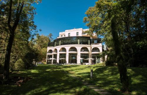 Charbonnieres-les-Bains Hôtel | Hotel & Spa Le Pavillon