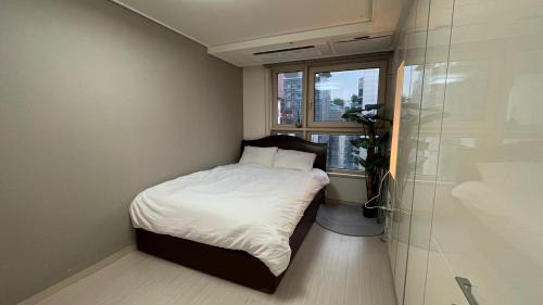 Seocho-dong Appartement | # Hotel Style # Cozy # Gangnam Plastic # Super Station Area # High-rise City View # Airport Bus # Comfort in the City # Gangnam-daero # Chromecast