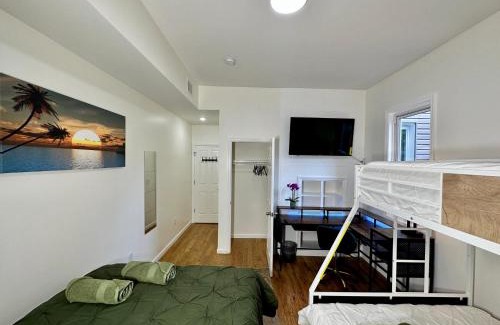 McGinley Square Maison | Hotel-Style, No Host, Professionally Managed ID255