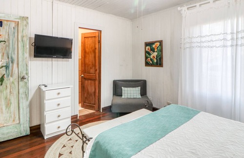 La Cruz Maison | Hotel-style suite in amazing family-owned hotel, restaurant & bar, & fast WiFi