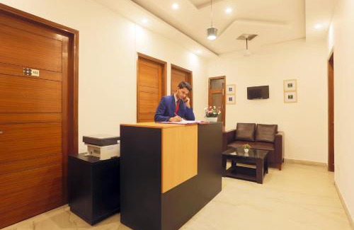 Sector 62 Hôtel | Hotel Surya Palace By Aura