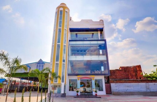 Basti Hôtel | Hotel The Grand Bhavya Palace