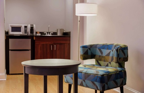 Newtonville Hôtel | Hotel Trilogy Albany Airport, Tapestry Collection by Hilton