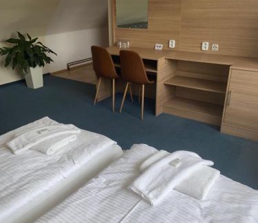Mirosovice Hôtel | Hotel U Císaře