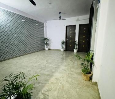 Vasundhara Appartement | Hotel Vasundhara Grand - Near EDM Mall
