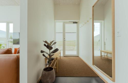 Streymoy Appartement | Hotel Vík - 3 BR Wellness Townhouses with Sauna, Jacuzzi & Panoramic Views