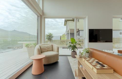 Streymoy Appartement | Hotel Vík - 3 BR Wellness Townhouses with Sauna, Jacuzzi & Panoramic Views