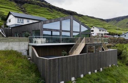 Streymoy Appartement | Hotel Vík - 3 BR Wellness Townhouses with Sauna, Jacuzzi & Panoramic Views