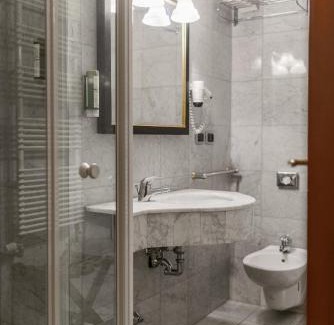 Castello d'Aviano Hôtel | Hotel Villa Policreti