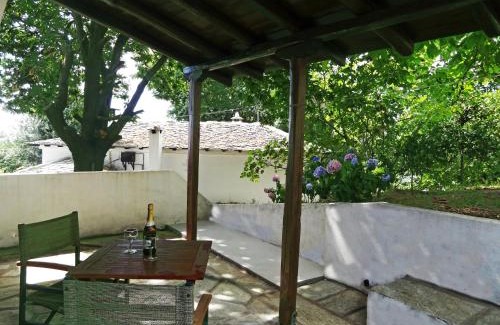 Agios Dimitrios Hôtel | Hotel Vrionis