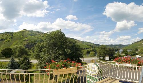 Burg Hôtel | Hotel Weinhaus Moselblick