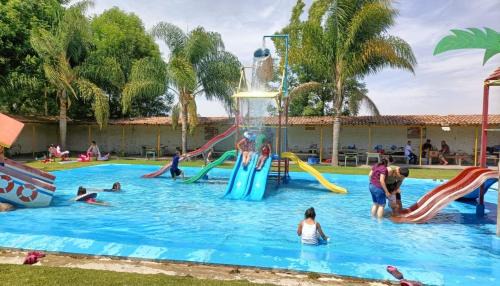 Tangancicuaro de Arista Hôtel | Hotel y Cabañas Manolo
